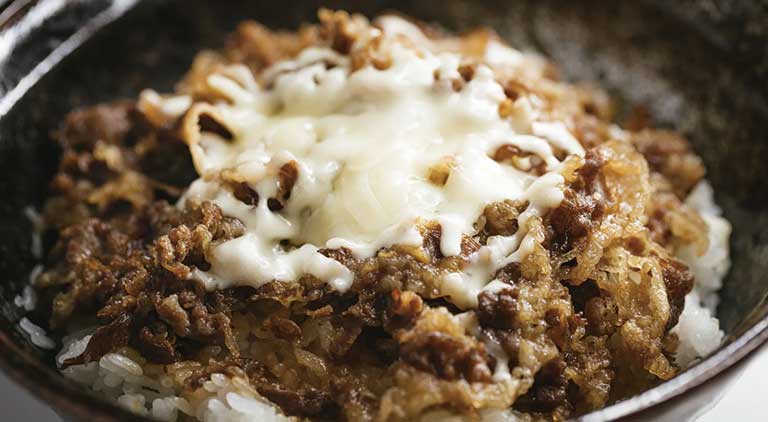 男飯100選！簡単・豪快・ボリューム満点レシピ - レンジでもできる爆速メシ集